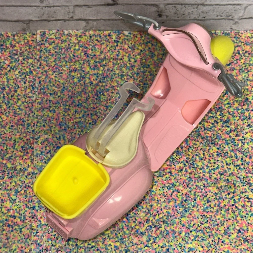 Barbie 2016 Vespa Scooter Moped Motorcycle Bike Basket Pink & Yellow